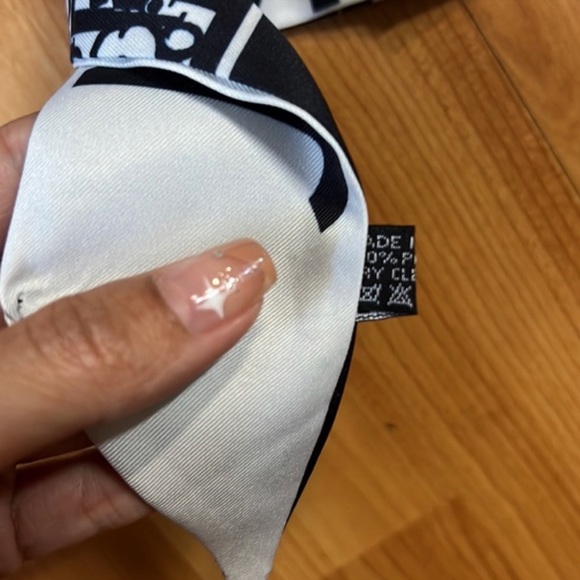 New Scarf - Picture 5 of 6